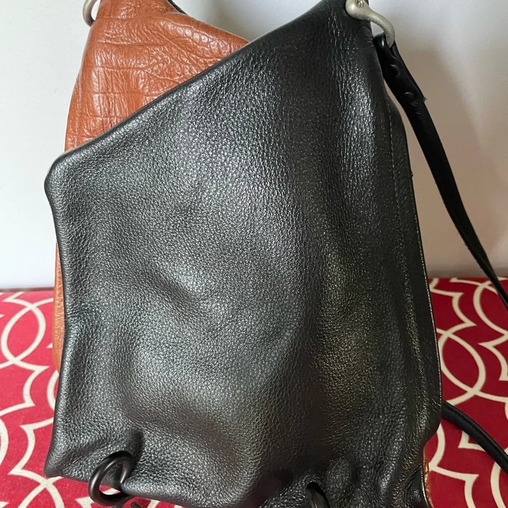 Thomas Leathers Dual-Sided Crossbody Bag - Picture 4 of 12